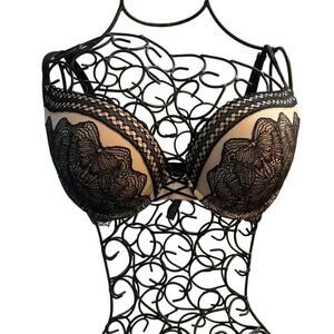 Victoria’s Secret Very Sexy Push Up Bra 32DD / F70 Black Over Nude Lace Netting